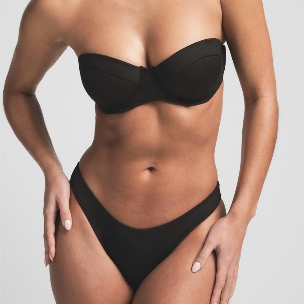 New SKIMS Signature swim dipped mid coverage bottom Sz S